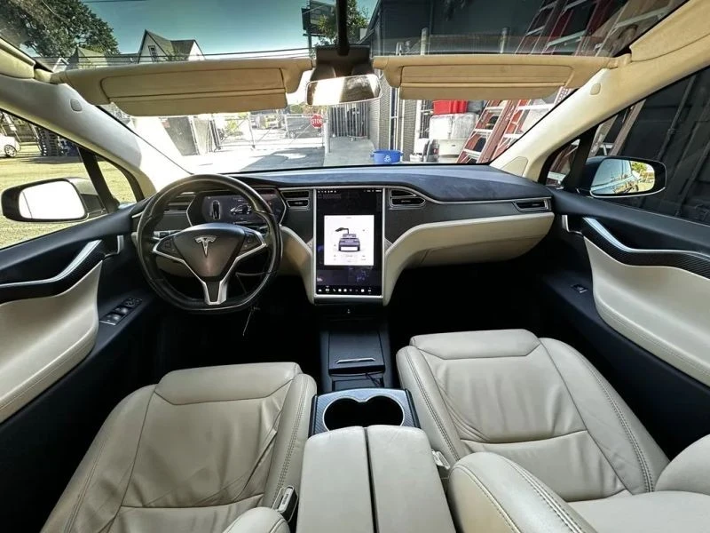 2017 Tesla Model X - Image 9 of 12