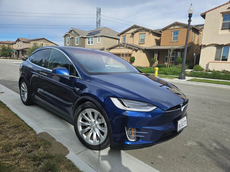 2017 Tesla Model X - Image 25 of 31