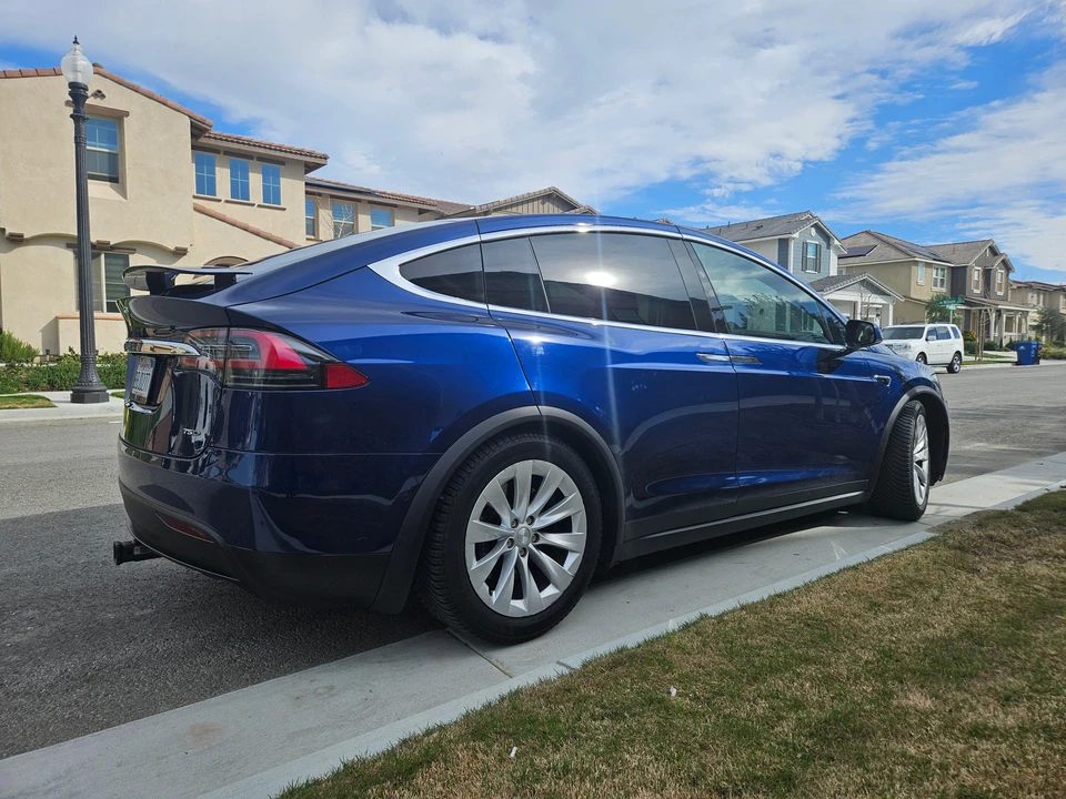 2017 Tesla Model X - Image 21 of 31