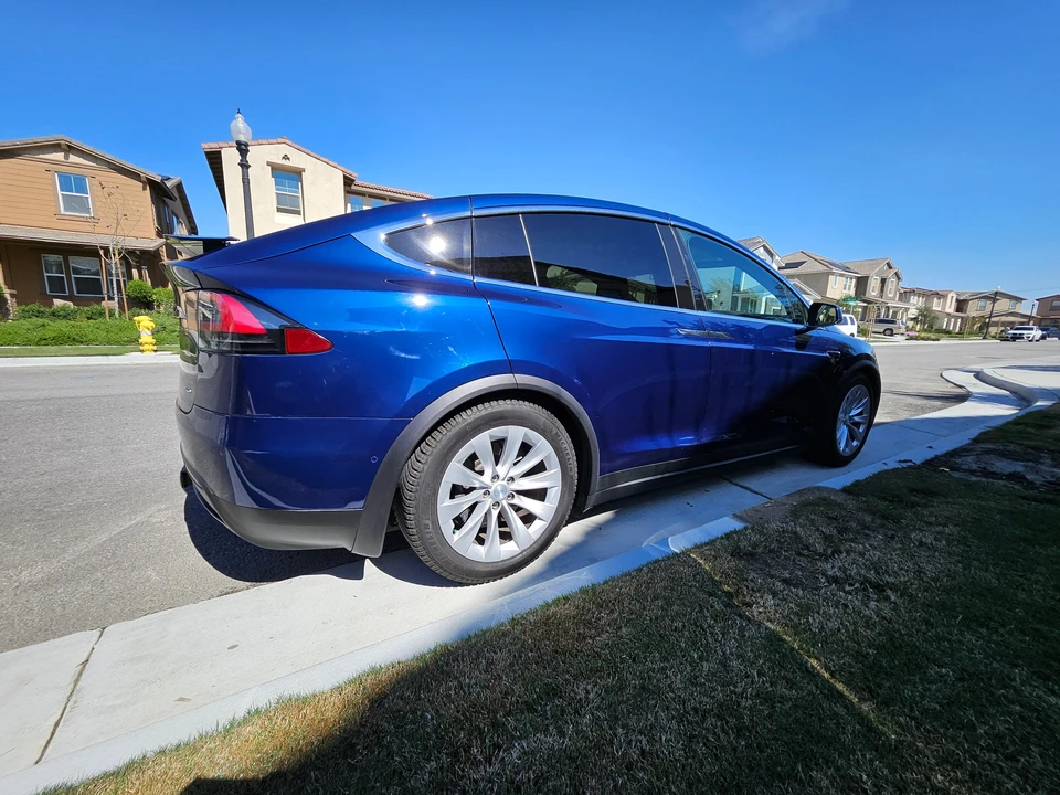 2017 Tesla Model X - Image 18 of 31