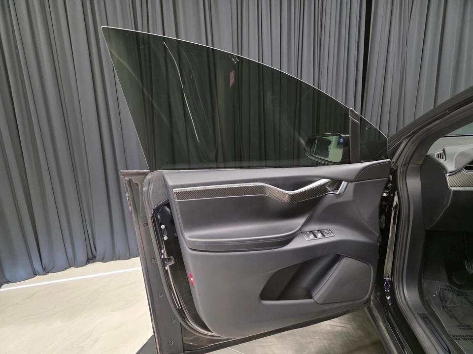 2017 Tesla Model X - Image 15 of 21