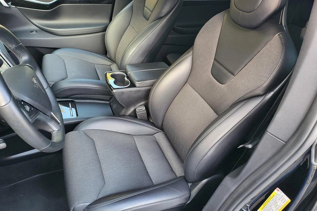 2017 Tesla Model X - Image 26 of 31