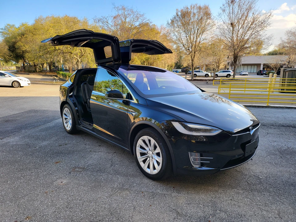 2017 Tesla Model X - Image 16 of 31