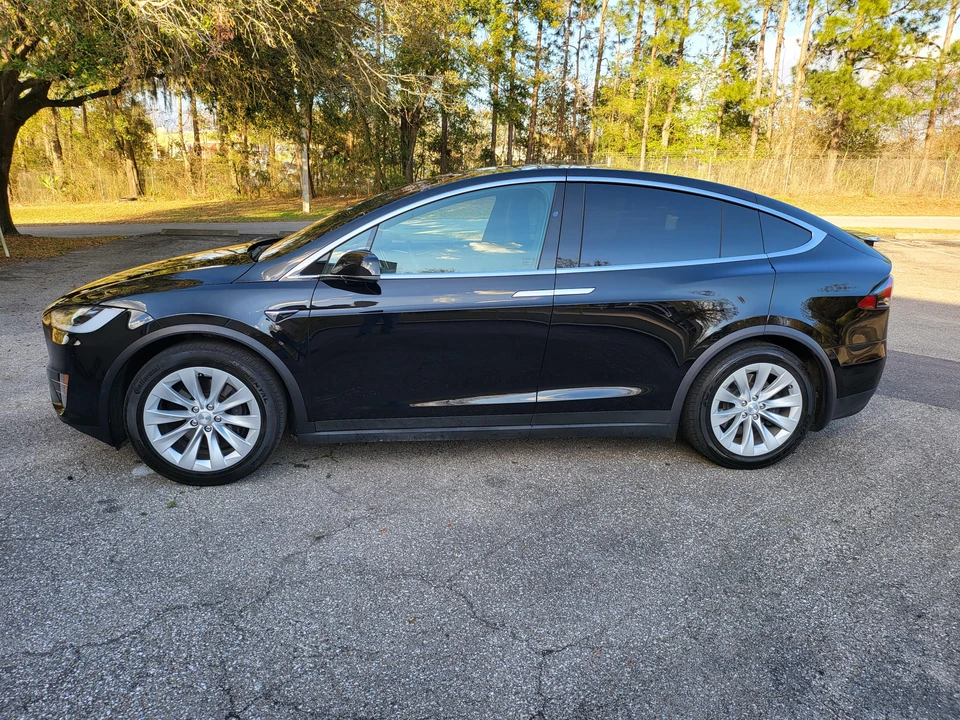 2017 Tesla Model X - Image 9 of 31