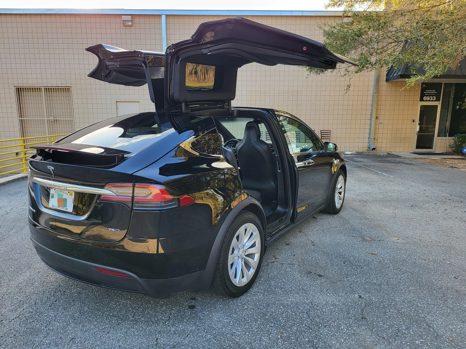 2017 Tesla Model X - Image 13 of 31