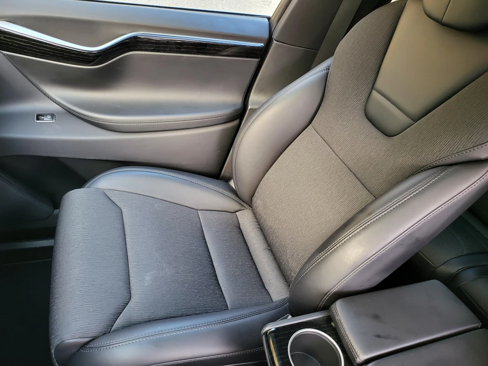 2017 Tesla Model X - Image 29 of 31