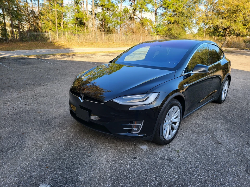 2017 Tesla Model X - Image 8 of 31