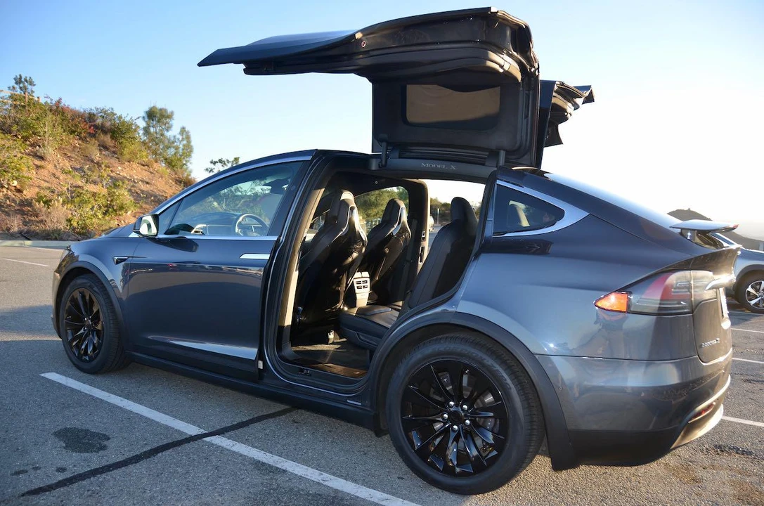 2017 Tesla Model X - Image 28 of 31