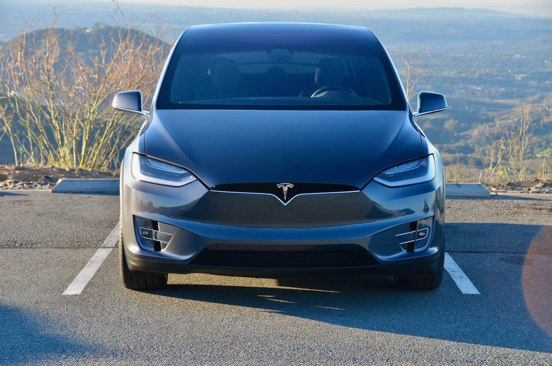 2017 Tesla Model X - Image 2 of 31