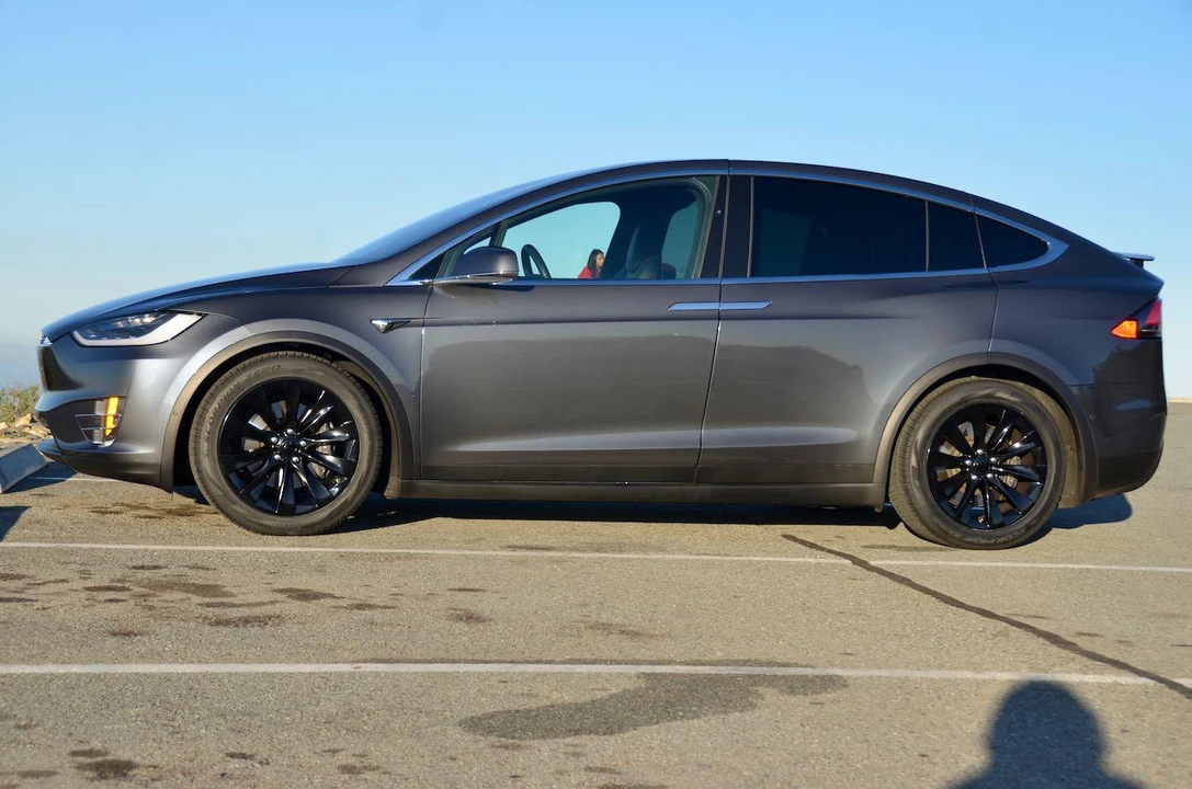 2017 Tesla Model X - Image 10 of 31