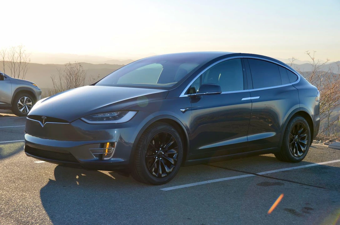 2017 Tesla Model X - Image 8 of 31