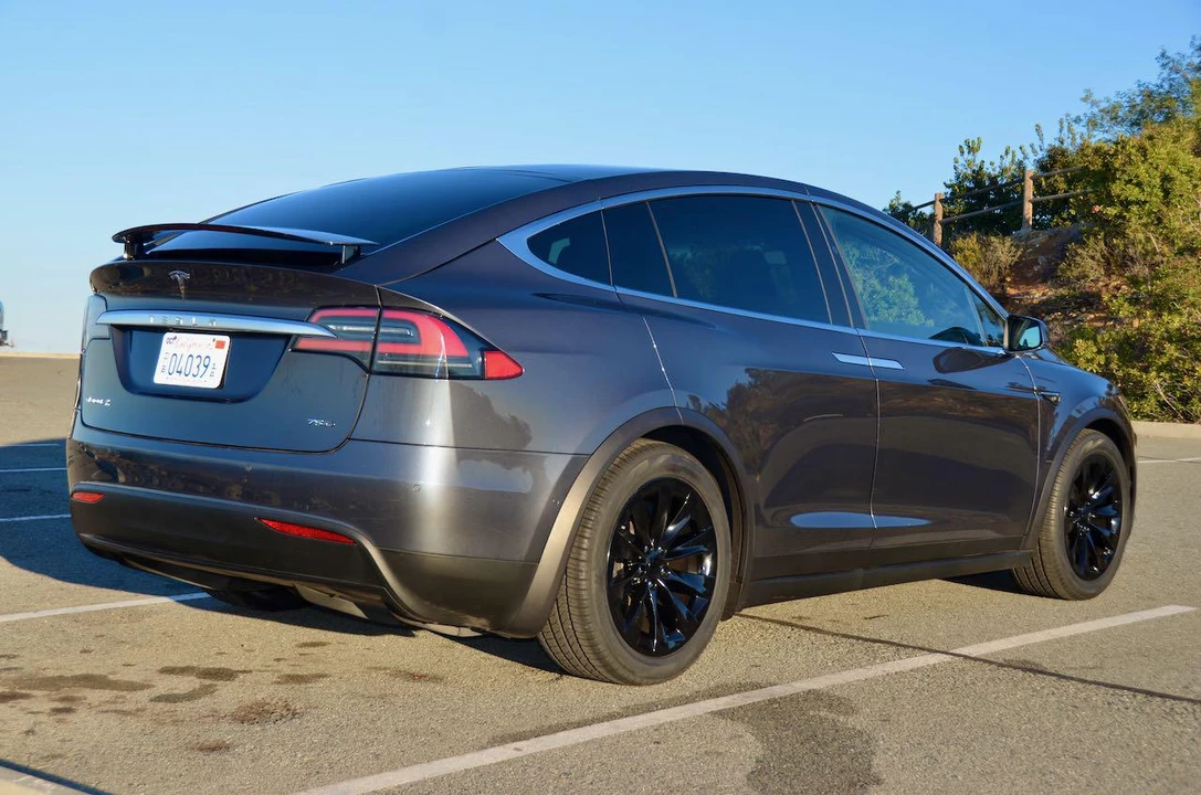2017 Tesla Model X - Image 18 of 31