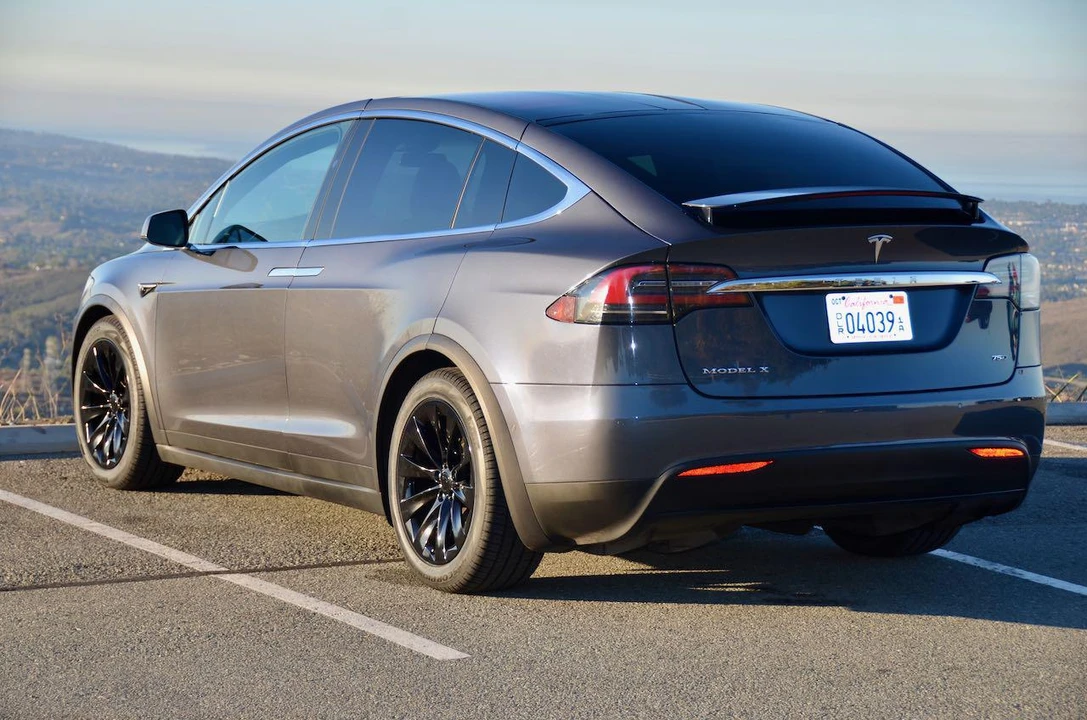 2017 Tesla Model X - Image 14 of 31