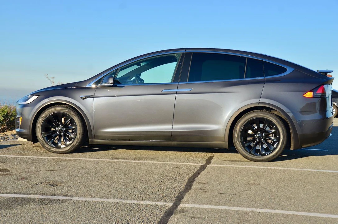 2017 Tesla Model X - Image 11 of 31