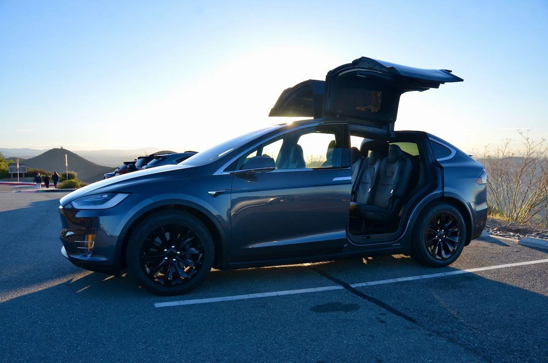 2017 Tesla Model X - Image 26 of 31