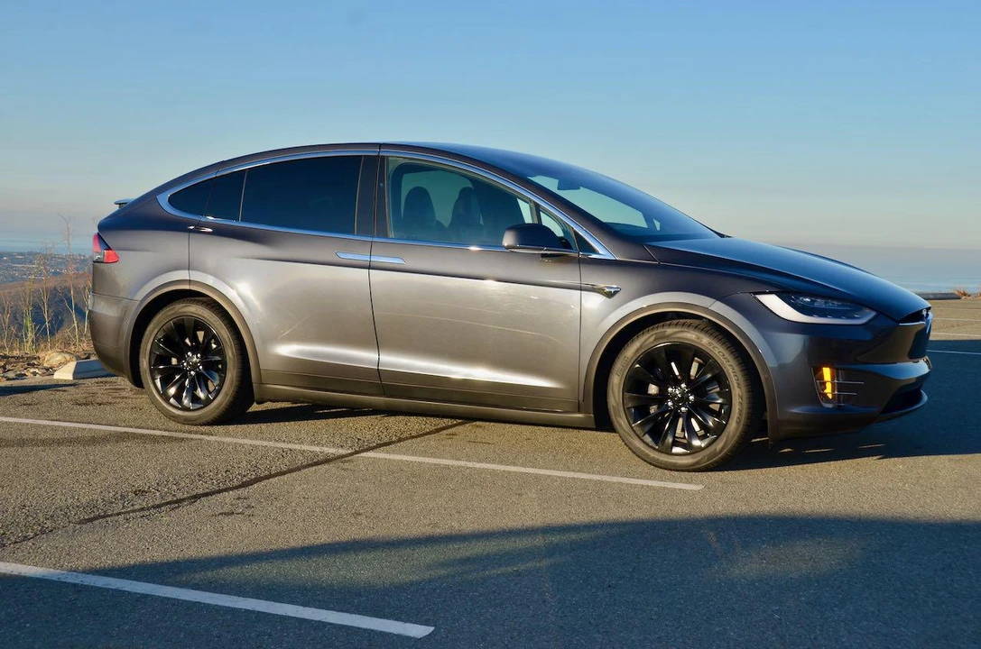 2017 Tesla Model X - Image 19 of 31