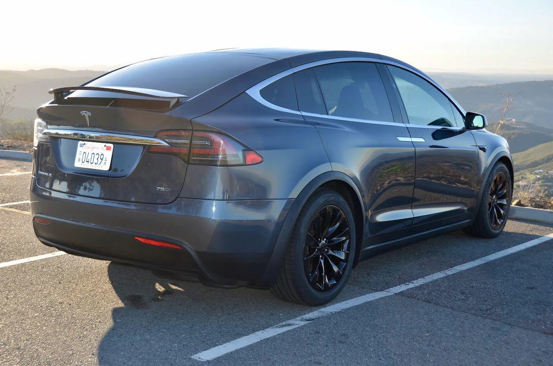 2017 Tesla Model X - Image 17 of 31
