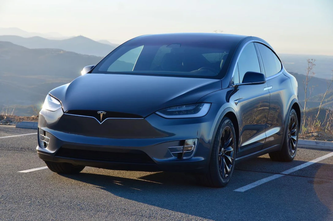 2017 Tesla Model X - Image 7 of 31
