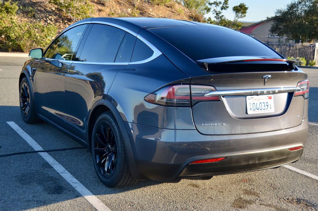 2017 Tesla Model X - Image 15 of 31