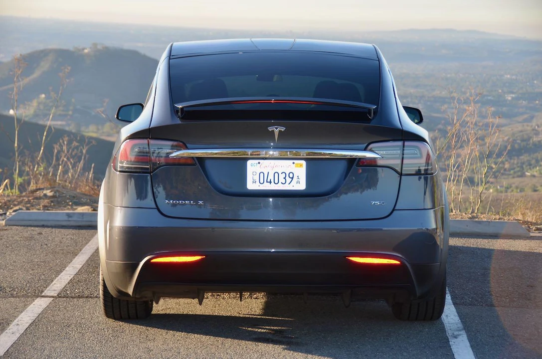 2017 Tesla Model X - Image 5 of 31