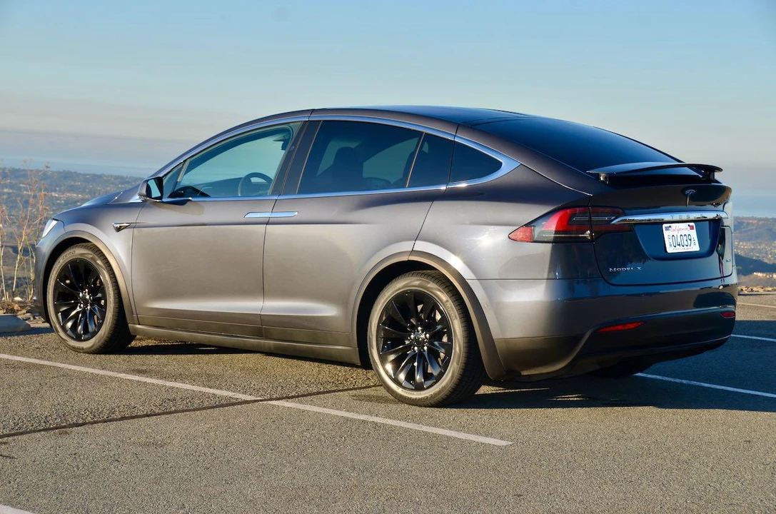 2017 Tesla Model X - Image 4 of 31