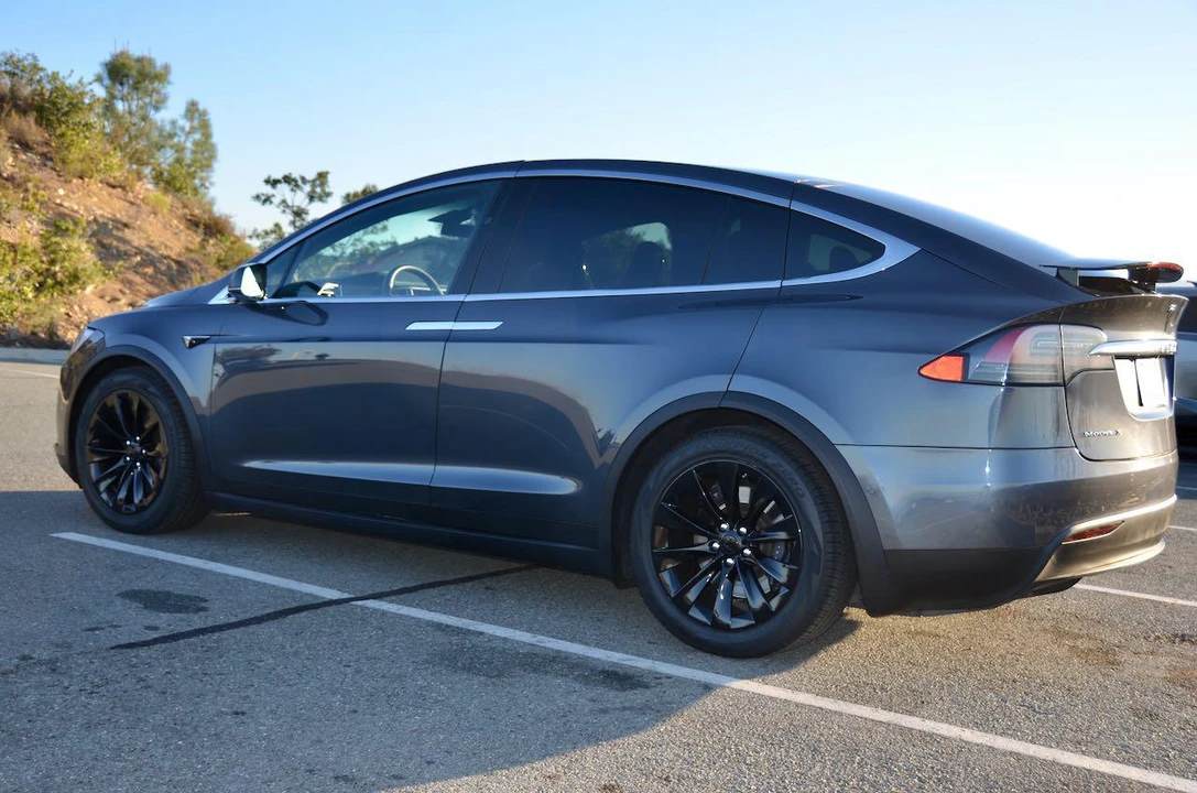2017 Tesla Model X - Image 13 of 31