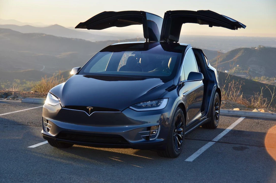 2017 Tesla Model X - Image 24 of 31
