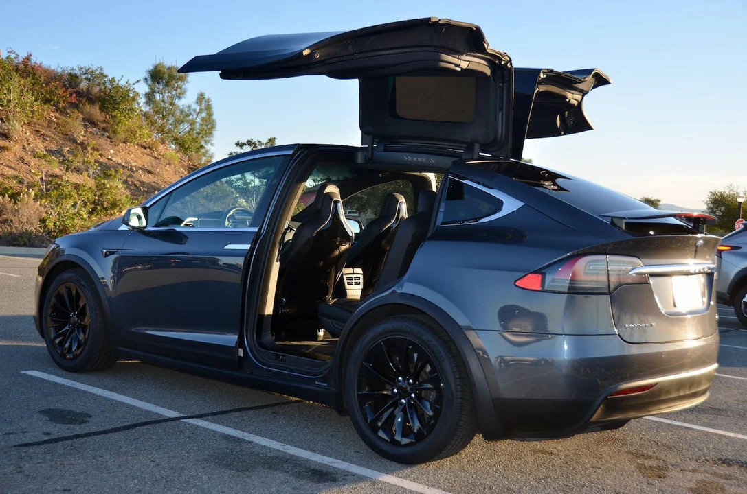 2017 Tesla Model X - Image 29 of 31