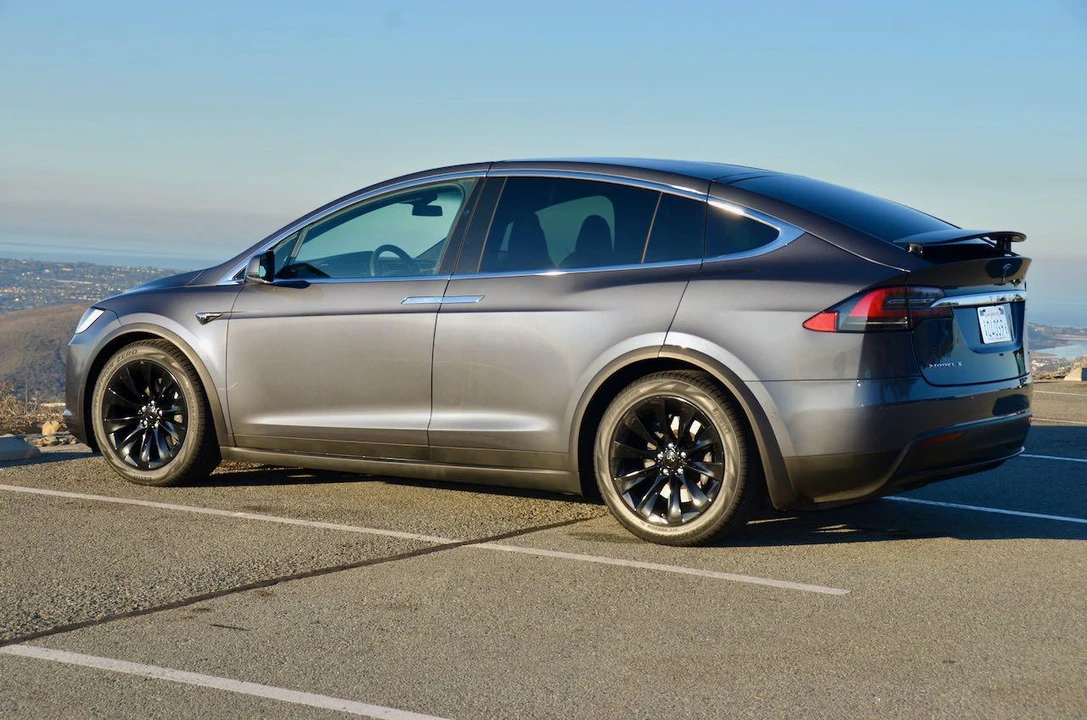 2017 Tesla Model X - Image 12 of 31
