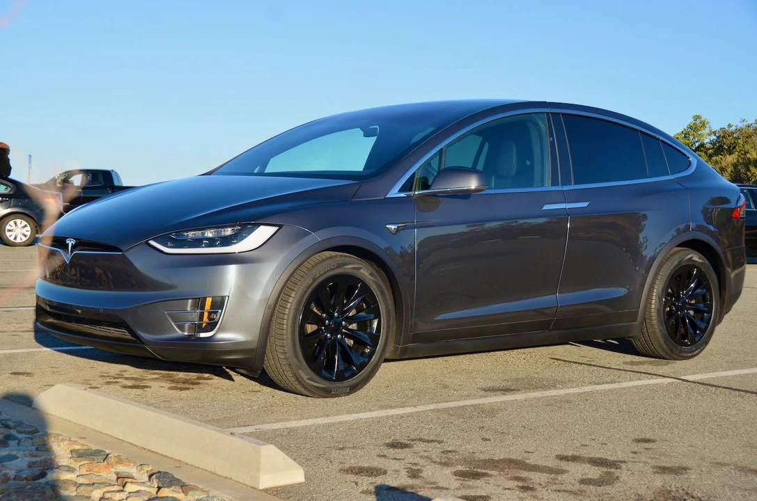 2017 Tesla Model X - Image 9 of 31