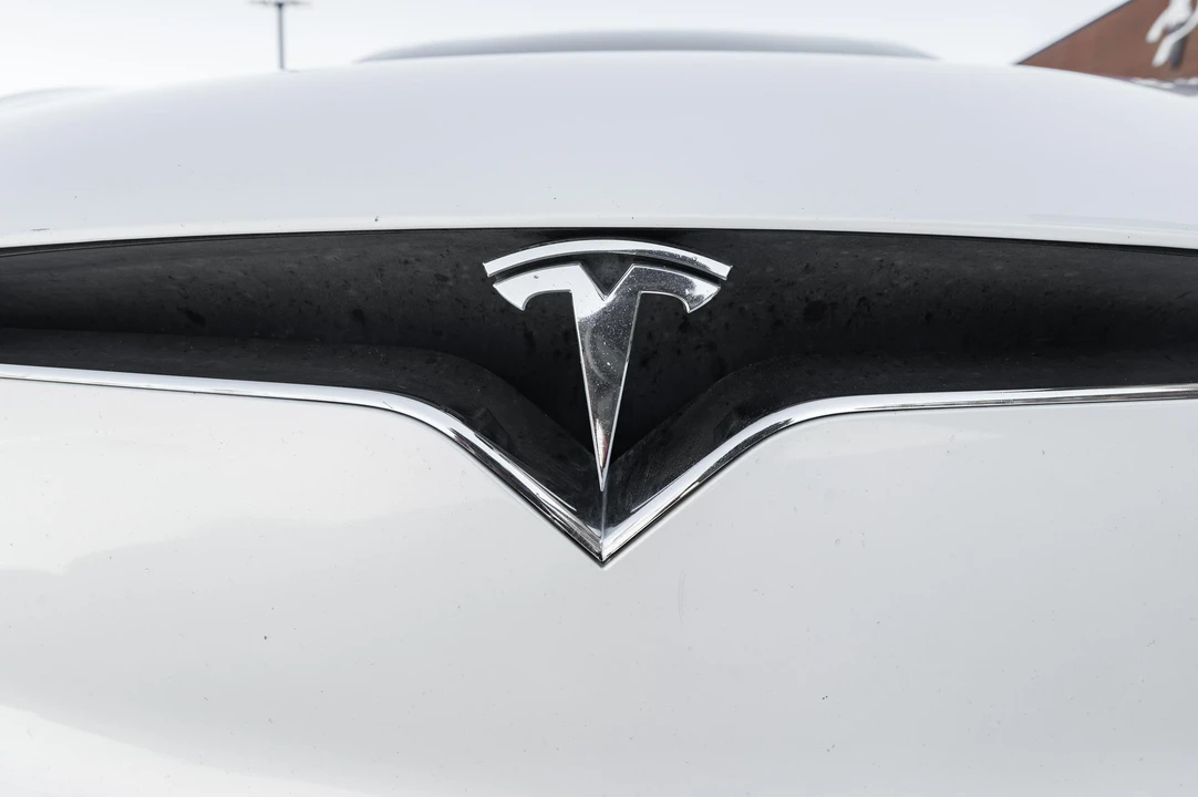 2017 Tesla Model X - Image 9 of 31