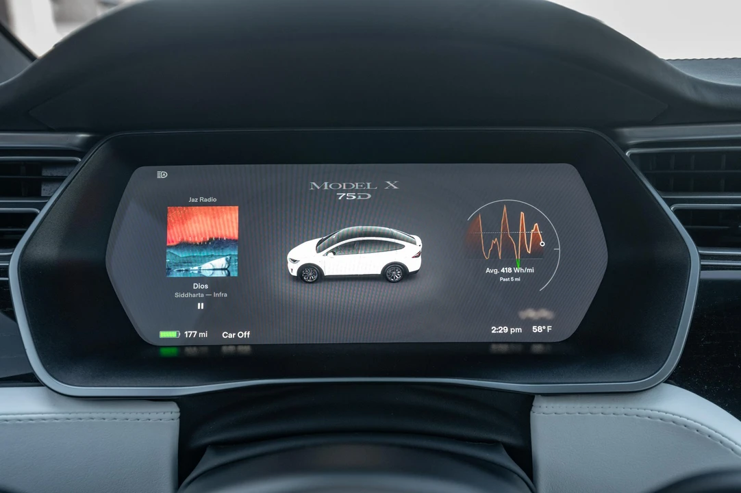 2017 Tesla Model X - Image 26 of 31