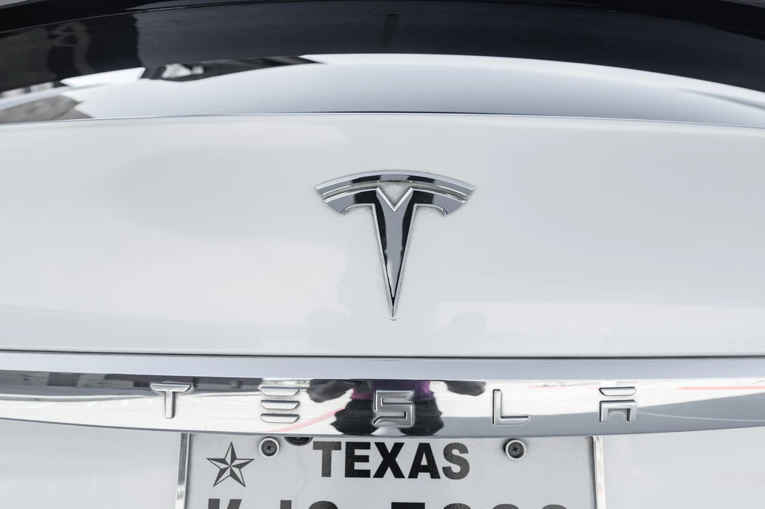 2017 Tesla Model X - Image 11 of 31