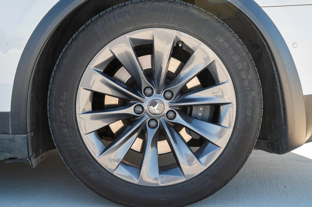 2017 Tesla Model X - Image 14 of 31