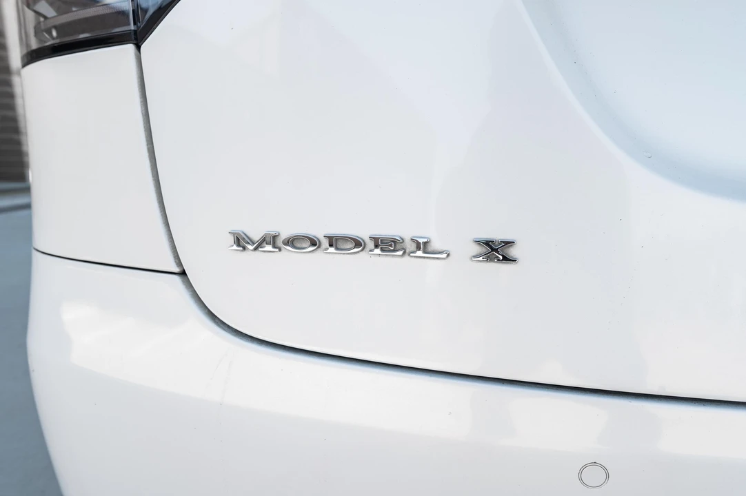 2017 Tesla Model X - Image 10 of 31