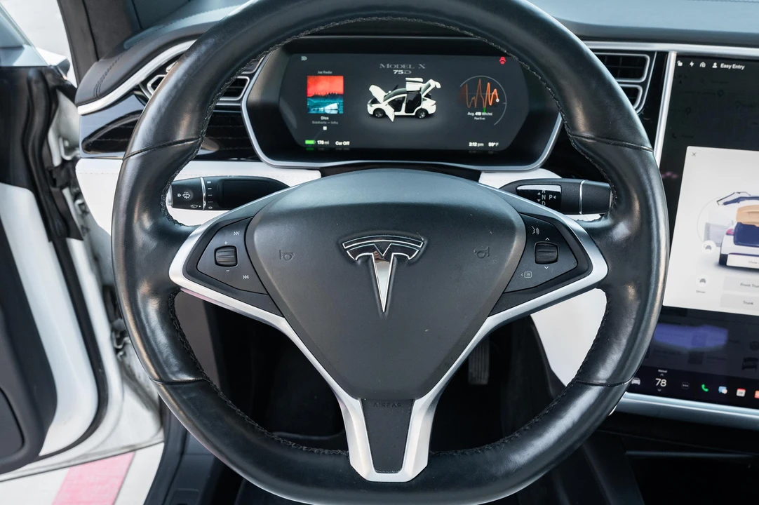 2017 Tesla Model X - Image 25 of 31