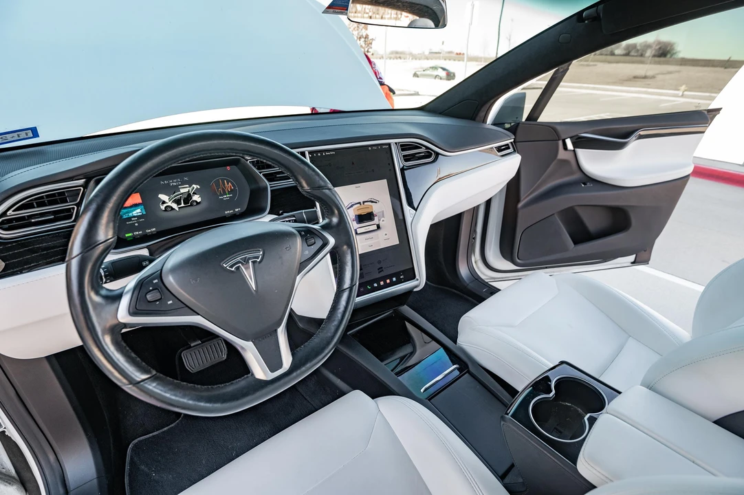 2017 Tesla Model X - Image 23 of 31