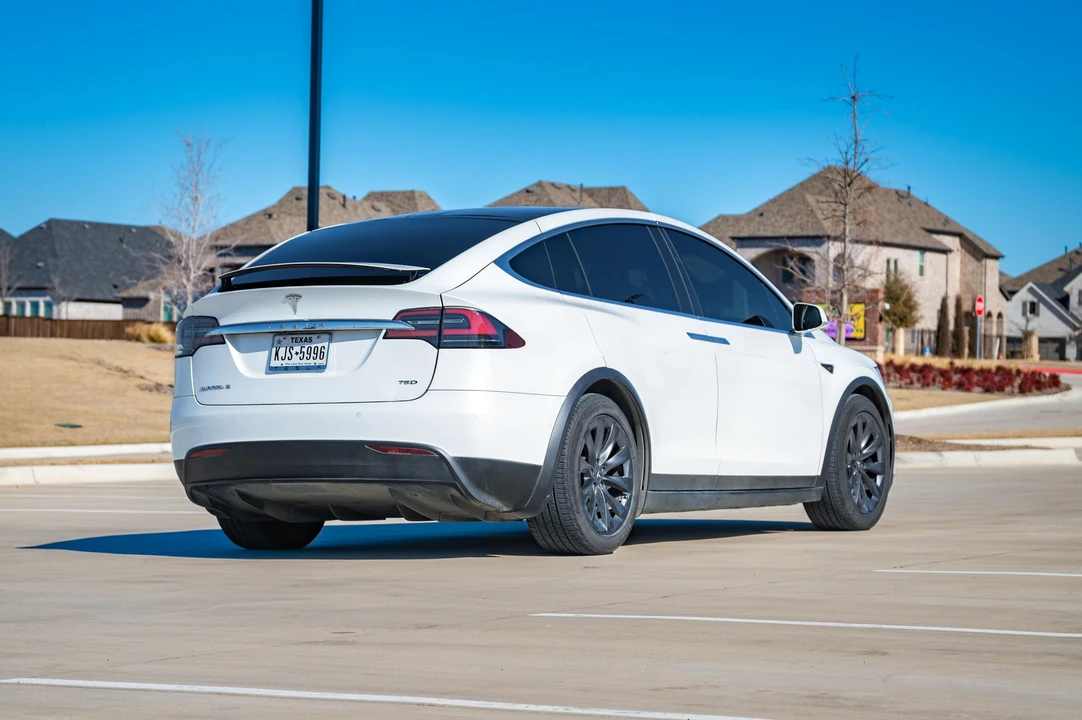 2017 Tesla Model X - Image 7 of 31