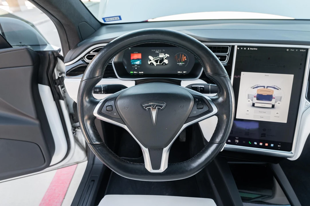 2017 Tesla Model X - Image 24 of 31