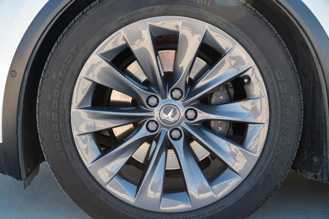 2017 Tesla Model X - Image 13 of 31