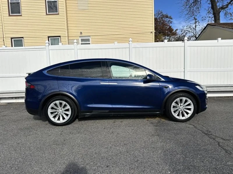 2017 Tesla Model X - Image 8 of 12