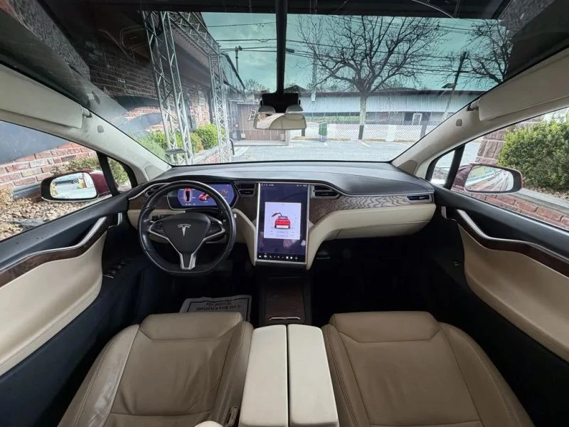 2017 Tesla Model X - Image 9 of 12