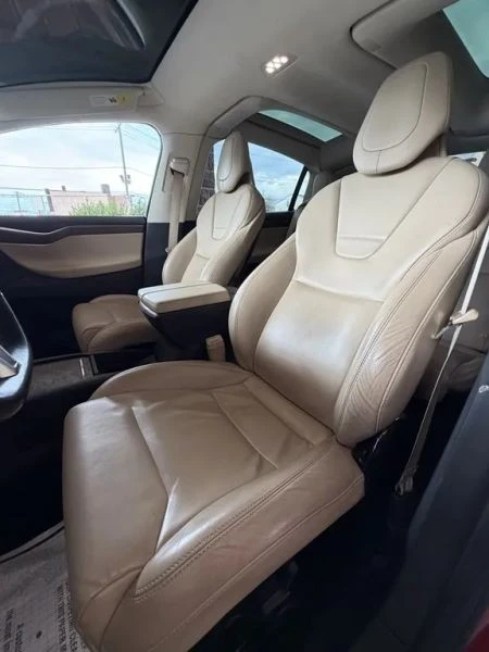 2017 Tesla Model X - Image 11 of 12