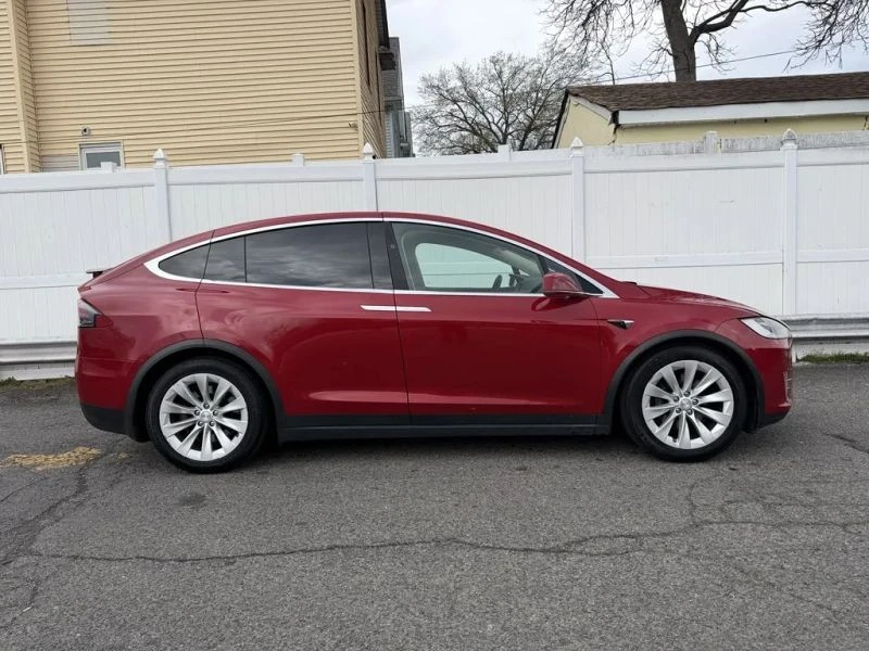 2017 Tesla Model X - Image 8 of 12
