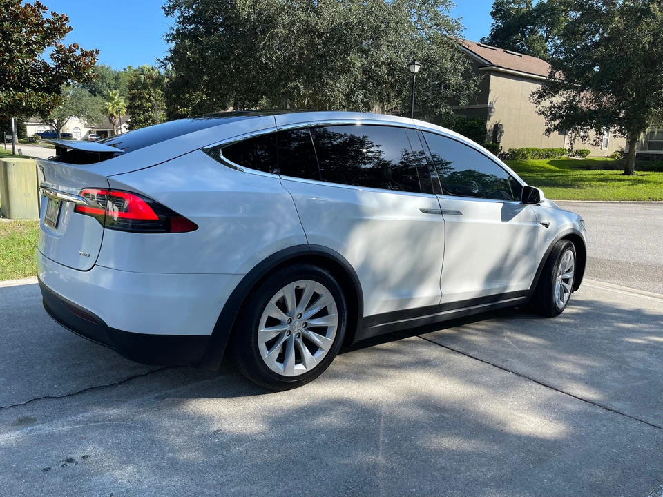 2017 Tesla Model X - Image 11 of 31