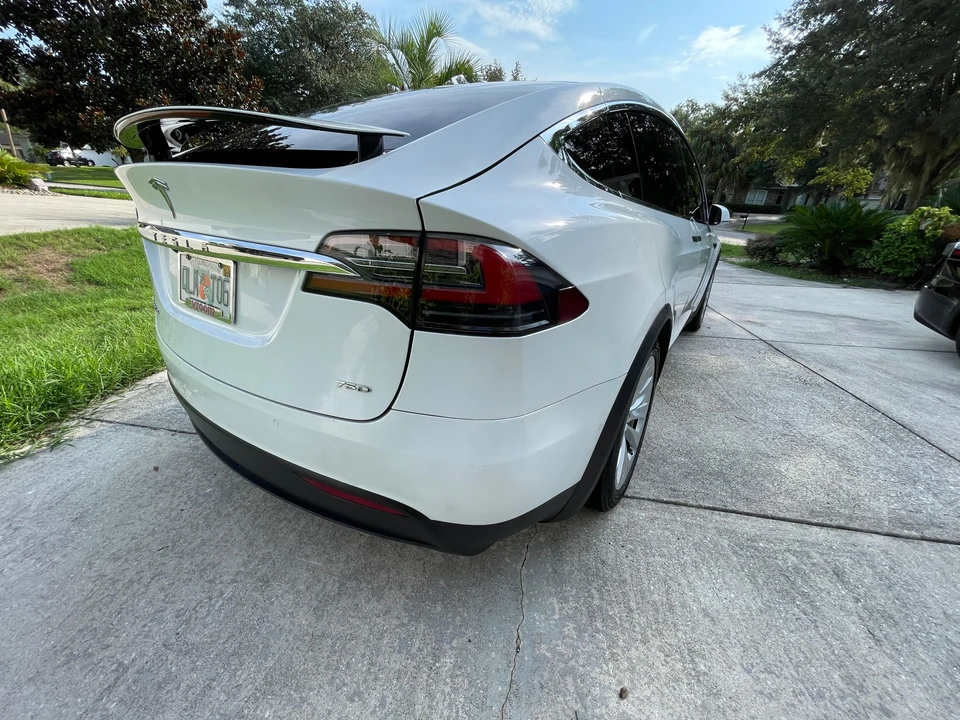 2017 Tesla Model X - Image 10 of 31