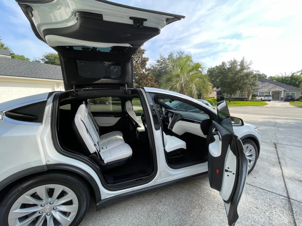 2017 Tesla Model X - Image 17 of 31