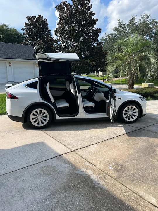 2017 Tesla Model X - Image 12 of 31