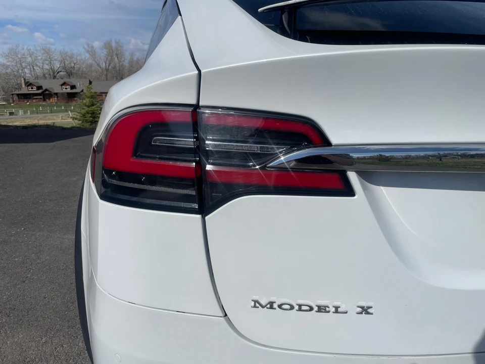 2017 Tesla Model X - Image 28 of 31