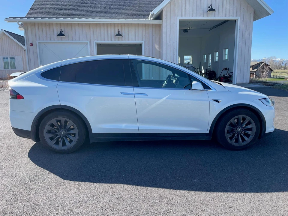 2017 Tesla Model X - Image 10 of 31